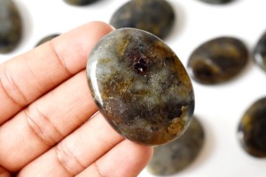Nouvel Arrivage Pierre de la Lune Ovale Couleur Naturelle et Labradorite, Pierres de Soin Feng Shui pour Décoration, Cadeaux et Pierre de Poche - Product Image 4