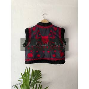 Veste d'hiver unisexe en tissu Suzani brodé de fleurs en coton avec gilet court et vêtements d'extérieur décontractés - Product Image 5