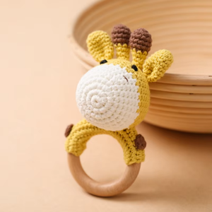 ของเล่นเขย่ามือเด็กทำมือ รูปสัตว์น่ารัก คุณภาพสูง แหวนไม้ กระต่ายถักโครเชต์ - Product Image 4