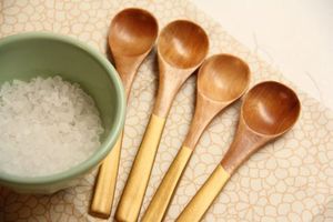Spatule de cuisine confortable en bois et résine avec support – Ustensiles de cuisine de qualité supérieure - Product Image 5