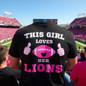 Cette fille aime ses Lions, t-shirt de football rose, vêtements de supporter pour femmes - Product Image 3