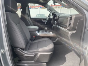 SUPER CLEAN 2023 CHE-VRO-LET SIL-VER-ADO 15-00 RST 4WD TRANSMISIÓN AUTOMÁTICA - Product Image 3