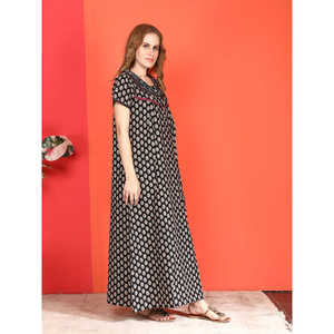 Robe de nuit longue Evolve pour femme en coton imprimé, manches courtes, avec poche latérale, taille unique, en tissu doux tissé - Product Image 1