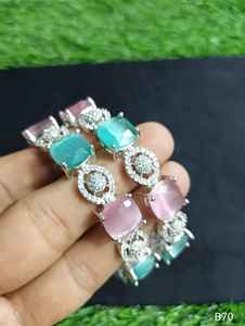 กำไลชุบสีเงินสุดพิเศษแบบอินเดียประดับเพชรเพทายทรงลูกบาศก์แบบดั้งเดิมกำไลข้อมือไข่มุกสไตล์อเมริกัน - Product Image 3