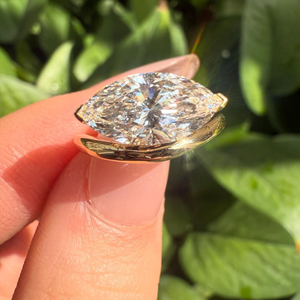 Bague de fiançailles et de mariage vintage en moissanite taille marquise de 2 carats, plaquée or jaune 14 carats ou or rose, sertie à griffes, best-seller de Iced Jewelz - Product Image 4