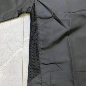 Gilet de barbier professionnel pour animaux de compagnie avec panneaux latéraux, poche avant en maille, couleur et taille personnalisables, matière polyester/nylon, facile à porter - Product Image 5