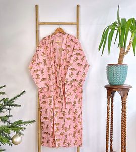ชุดเดรสลำลองลายดอกเสือชีตาห์สีชมพูสวยชุดคลุมตัวยาวถึงพื้นผ้าคอตตอนสไตล์อินเดีย - Product Image 6