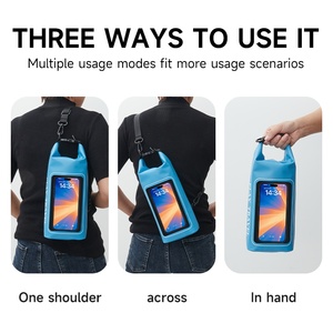 Sac à dos de voyage imperméable personnalisé avec poche pour téléphone tactile pour le camping et la randonnée - Product Image 2