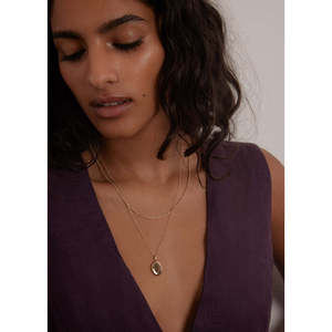 Colliers empilables élégants avec pendentif ovale en corde et maison, style superposé - Product Image 2