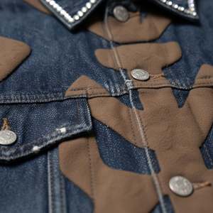 แจ็คเก็ตเดนิมผู้หญิงสไตล์ Y2K งานปักลาย 3 มิติ แต่งขอบคอประดับเพชร สไตล์สตรีทแวร์ขาดๆ แบบวินเทจ สำหรับฤดูใบไม้ร่วง - Product Image 4
