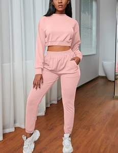 Conjunto Deportivo Informal Transpirable de Otoño con Logotipo OEM Unisex Talla XXL, Conjunto de Dos Piezas con Top Corto Estampado y Pantalones Deportivos Holgados - Product Image 5