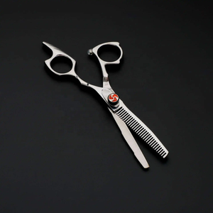 F148 ensemble de ciseaux de coiffure de haute qualité 5.5 pouces et 6 pouces ciseaux de coiffeur pour l'amincissement et la coupe beauté en gros - Product Image 4