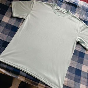 เสื้อยืดออกกำลังกายผู้ชายผ้าฝ้าย 100% คุณภาพสูง ราคาโรงงาน 210gsm ระบายอากาศได้ดี รับสกรีนโลโก้ พิมพ์ลายดิจิตอลตามสั่ง - Product Image 1