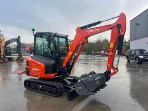 Miniexcavadora Kubota KX030-4 Usada en Buen Estado, Tipo Oruga, Color Rojo, Capacidad de Cucharón de 0.12m³, Componente Principal del Motor - Product Image 3