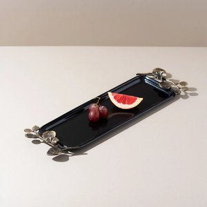 Plateau en métal noir exclusif avec accent floral doré, plateau de service, plateau de service pour la restauration hôtelière, plateau de service pour les collations et les plats - Product Image 2