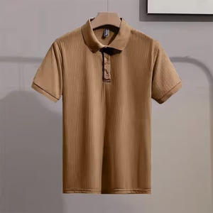 Polo en soie de glace personnalisé OEM polos à manches courtes nouvelle tendance de la mode pour hommes - Product Image 1