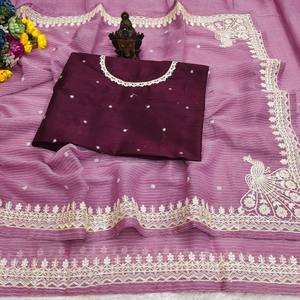 Sari de Diseño VASTRA COTTAGE, Tela con Forro Suave y Estampado, con Bordado Elegante, Lentejuelas y Trabajo Butti, con Blusa de Seda Suave en Contraste - Product Image 2