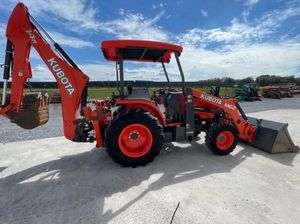 รถแทรกเตอร์ KUBOTA M62 รุ่นใหม่ พร้อมที่ตักด้านหน้าและรถขุดด้านหลังสำหรับขาย - Product Image 3