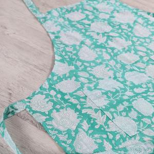 Delantal de cocina de algodón orgánico de nueva moda con correa y bolsillos Babero de cintura estampado de bloque teñido liso para uso doméstico - Product Image 1