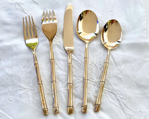 Ensemble de couverts en laiton vintage au design tendance pour une expérience culinaire parfaite pour les maisons traditionnelles et les dîners luxueux - Product Image 1