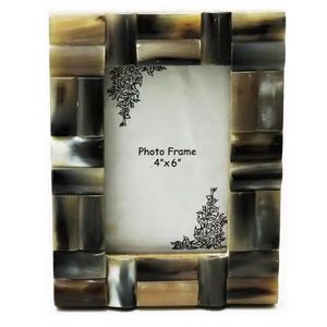 Marco de imagen de cuerno Natural elegante hecho a mano, Decoración de mesa artesanal única, exhibición de fotos atemporal con acento rústico para el hogar - Product Image 1