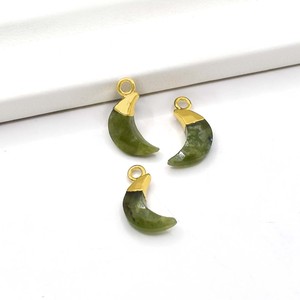 Pendentif en péridot en forme de croissant, plaqué or, demi-lune, charme en pierre précieuse, pendentif miniature fait à la main pour la création de bijoux et cadeau de la Saint-Valentin - Product Image 2
