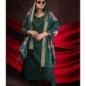 Elégant ensemble Roman Kurti en viscose avec broderie à la main Floral Dupatta et pantalon assorti pour tenue festive et décontractée - Product Image 3