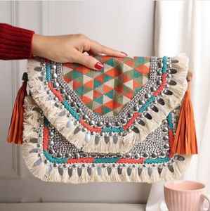 Pochette bohème unique faite à la main avec des glands de perles et des coquillages Idéal pour les mariages, les événements festifs et les célébrations traditionnelles - Product Image 6