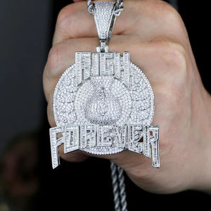 Iced Out Round & Baguette Cut Moissanite Diamond Pendant Hip Hop Style Custom Pendant Gift para hombres 925 Sterling Silver - Product Image 4