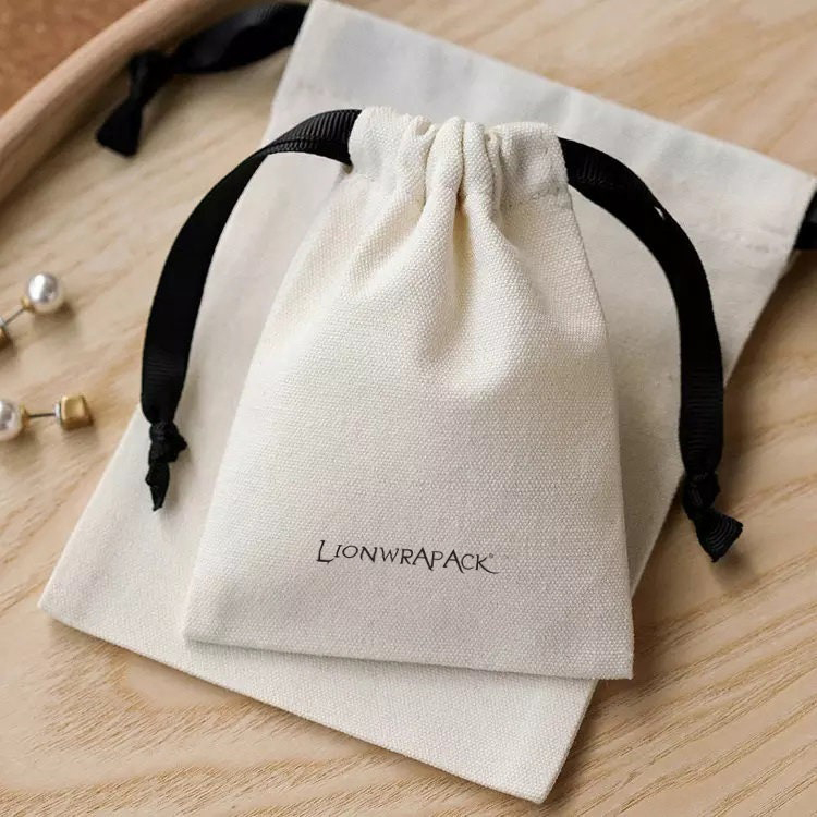 Lionwrapack White Eco Friendly Canvas Drawstring Jewelry Pouch Cloth Jewellery Packing Pouch Cotton Gift Jewelry Packaging Bags