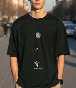 เสื้อยืดผู้ชายทรงโอเวอร์ไซส์ คอโอ แขนเสื้อแบบดรอปโชว์เดอร์ ผ้าคอตตอน 100% หนัก 240 GSM ผลิตโดย OEM สไตล์ลำลอง ผ้าเจอร์ซีย์เดี่ยว สำหรับฤดูร้อน - Product Image 2