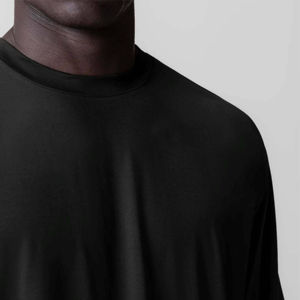 T-shirt élégant en coton pour hommes, tissu tricoté confortable, design de style de rue décontracté, impression graphique unique sur le devant, teint uni - Product Image 5