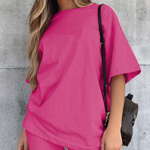 ขายส่งที่กําหนดเอง 2024 ฤดูร้อนสบายๆผู้หญิงชุดกีฬาเสื้อยืดกางเกงขาสั้นชุดสองชิ้น - Product Image 3