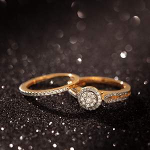 Anillo de Compromiso de Lujo con Moissanita y Acero Inoxidable, Chapado en Oro de 18K y Diseño Elegante - Product Image 4