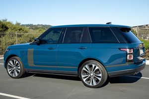 รถยนต์ Range Rover SVAutobiography Dynamic Edition ปี 2021 สภาพดีเยี่ยม เครื่องยนต์ V8 ซูเปอร์ชาร์จ SVO-Tuned กำลัง 557 แรงม้า ระบบขับเคลื่อนสี่ล้อ AWD สี B-espoke SVO Premium Pale - Product Image 3