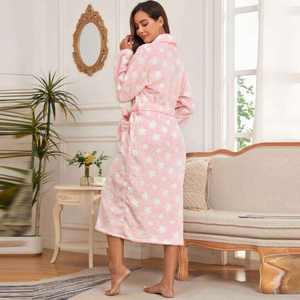 Peignoir Kivotech élégant et doux en coton, léger et durable, avec une texture étoilée, adapté pour les hôtels, la maison, le spa ou le salon. - Product Image 4