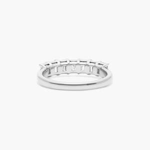 Anillo de Diamante Cultivado en Laboratorio con Corte Esmeralda de Siete Piedras - Product Image 5