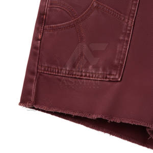 Shorts en jean classiques pour hommes, couleur bordeaux, design intemporel pour une tenue décontractée d'été, pour un style streetwear décontracté - Product Image 5