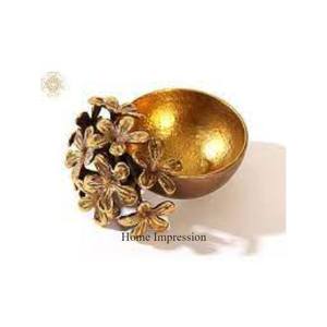 Diseño de hojas de aspecto tradicional completamente chapado en oro Urli para decoración de mesa festiva y fiestas y centros de mesa de la India - Product Image 4