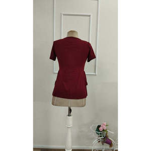 Blusa de viscosa con dobladillo asimétrico y botones, cuello redondo y manga corta para mujer, 33850 - Product Image 5