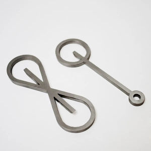 Abridor de botellas de metal diseñado para brindar resistencia, estabilidad y uso diario repetido. - Product Image 1