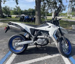 Motocicleta NUEVA de 2025, DR-Z4SM, 398cc, monocilíndrica - Product Image 1