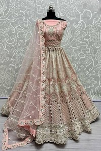 Lehenga Choli de mariage en taffetas de soie imprimé Patola classique avec train cathédrale et silhouette A-Line pour collection de mariage - Product Image 3