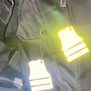 Llavero Reflectante Personalizado de PVC, Llavero con Forma de Chaleco Reflectante, Colgante para Bolsa, Decoración, Llaveros Reflectantes de Seguridad Nocturna - Product Image 3