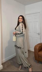 Diseñador Heavy Faux Georgette bordado trabajo con manga con espejo superior y Palazzo con Dupatta traje conjunto por exportación - Product Image 2