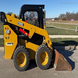 Chargeuses compactes Cat modèle 232D3 Équipement lourd pour projets de construction avec livraison rapide et qualité supérieure - Product Image 3