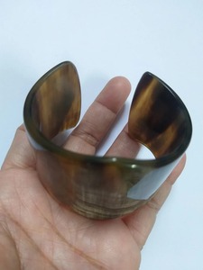 Pochette ronde décorative en corne avec détails d'inspiration vintage pour les soirées décontractées au prix le plus bas par HF CRAFTS - Product Image 2