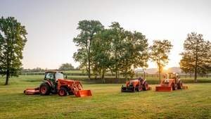 Tractor Compacto Kubota 4x4 en Oferta, 50/90/100/150 CV, Tractor Usado de Alta Calidad para Pequeñas Explotaciones Agrícolas con Bomba Automática de Engranajes, Francia - Product Image 3