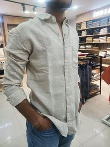 Chemise décontractée à col roulé pour hommes coupe ajustée 100% coton respirant pour l'été - Product Image 2