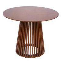 Table de salle à manger ronde fabriquée en Espagne Table en bois de style nordique pour la maison prête pour l'exportation